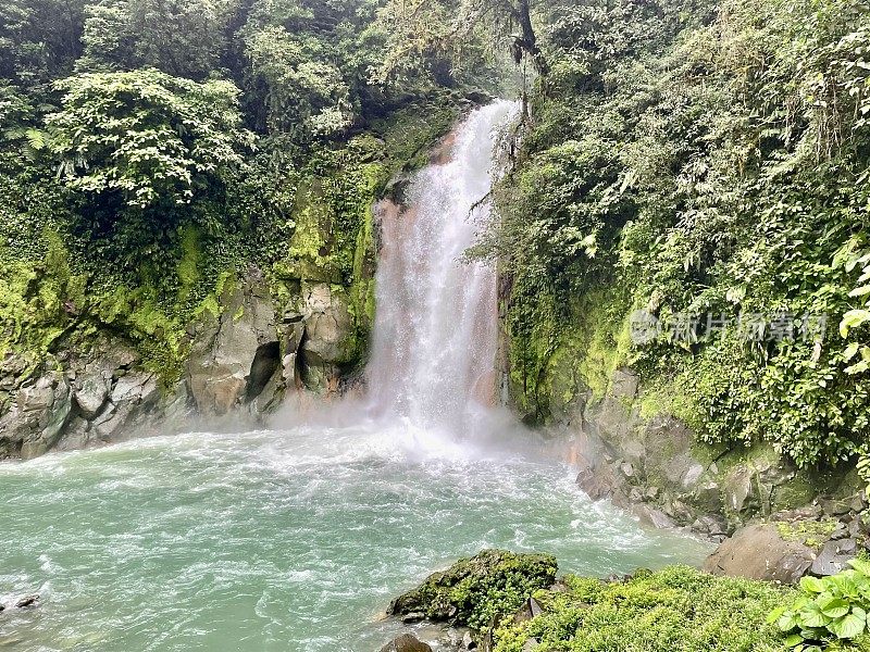 塞莱斯特瀑布- Tenorio火山国家公园